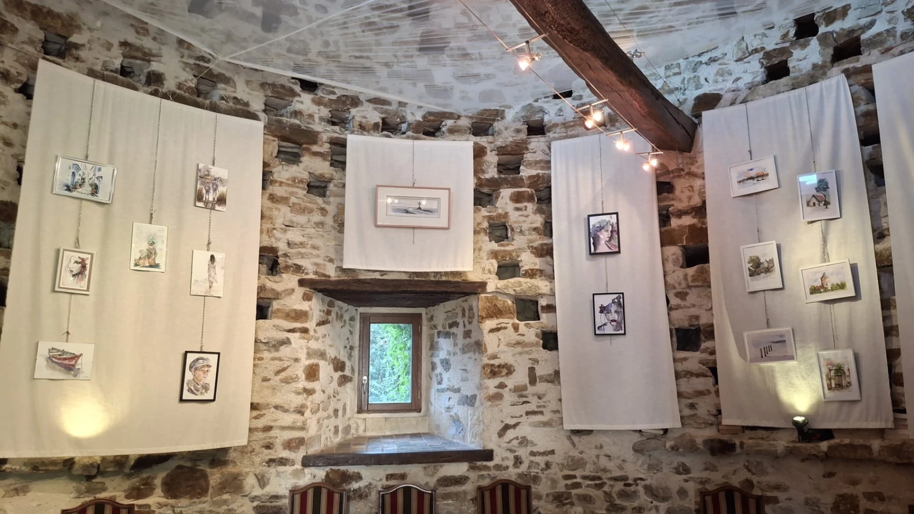 Exposition de peintures au Pigeonnier du Gîte de la Courbe