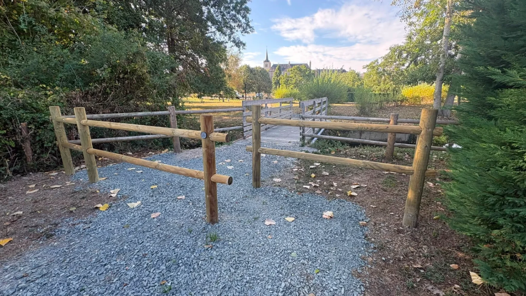 Nouveaux aménagements de sécurité près de la salle des fêtes et de l'aire de jeux